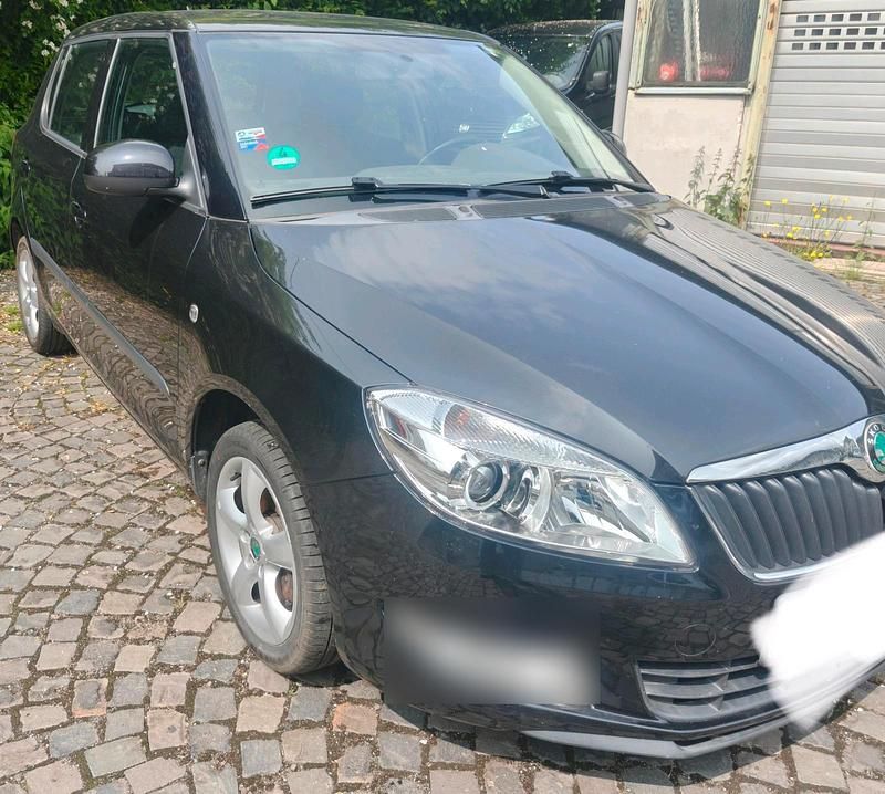Schwarz Gebraucht 2011 Skoda Fabia Limousine | 3.800 € - Bild 1/4