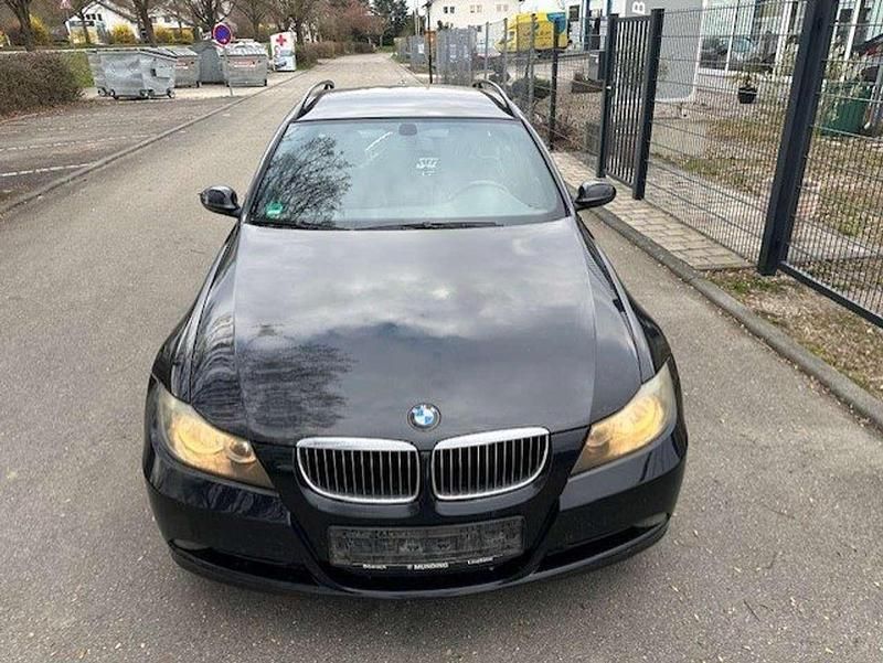 Gebraucht BMW 320 163 PS (119 kW) 2006 Black sapphire metallic Kombi
