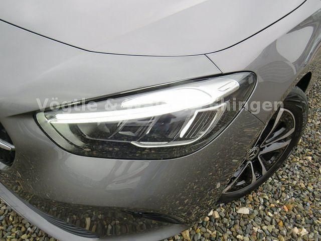 Gebraucht Mercedes B180 Advanced 116 PS (85 kW) 2023 Grau Van / Kleinbus