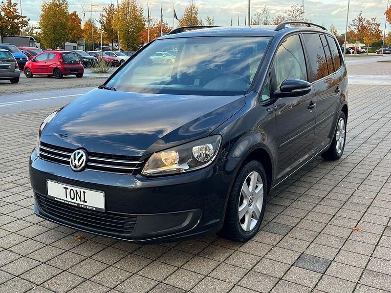 Schwarz Gebraucht 2010 VW Touran Trendline Van / Kleinbus | 4.590 € (Etwas zu teuer) - Bild 1/4