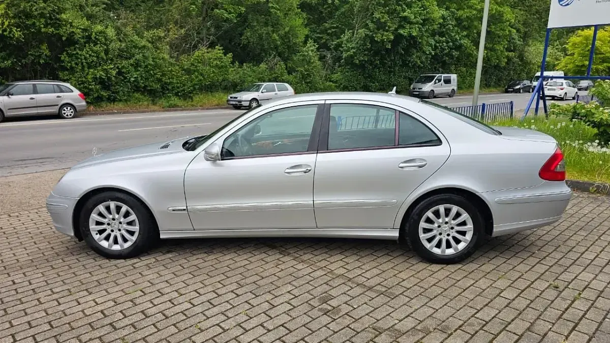 Gebraucht Mercedes E200 136 PS (100 kW) 2007 Silber Limousine
