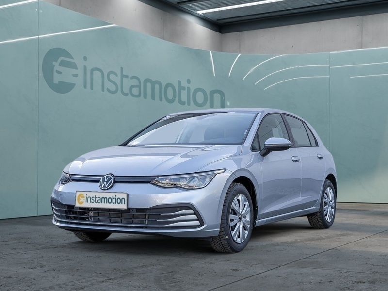 Silber Gebraucht 2024 VW Golf VIII Life Limousine | 25.740 € (Fairer Preis) - Bild 1/3