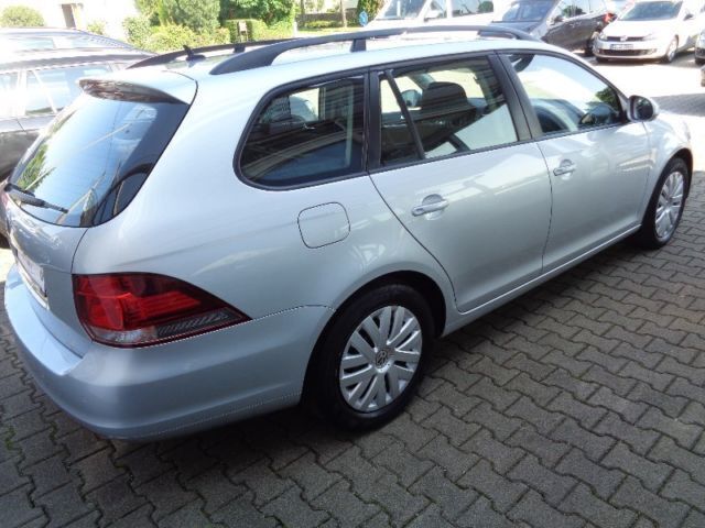 Gebraucht VW Golf VI 105 PS (77 kW) 2012 Silber metallic Kleinwagen