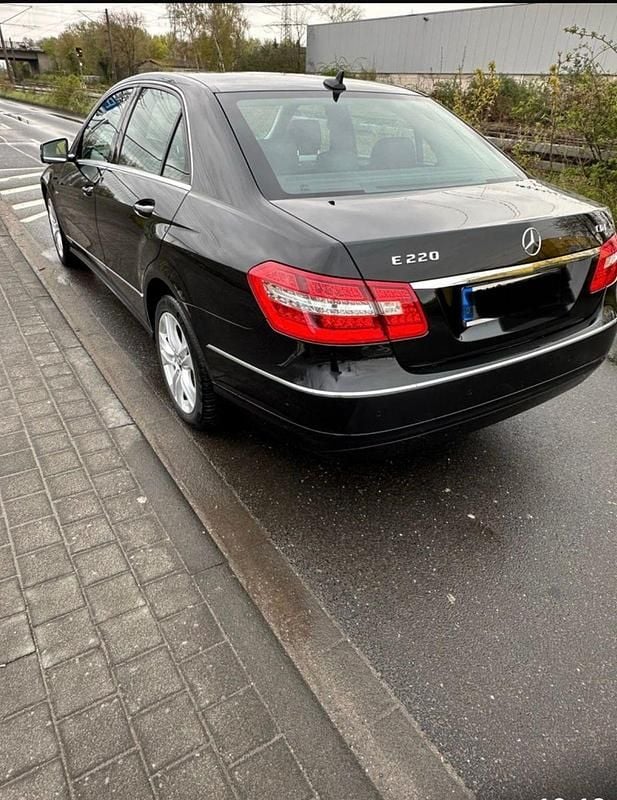 Gebraucht Mercedes 220 170 PS (125 kW) 2011 Schwarz Limousine