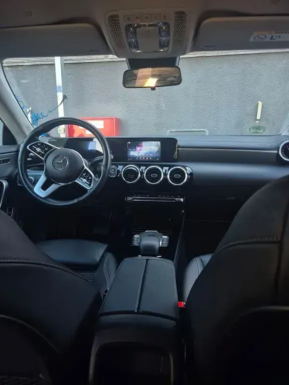 Gebraucht Mercedes E250 163 PS (119 kW) 2021 Schwarz Limousine