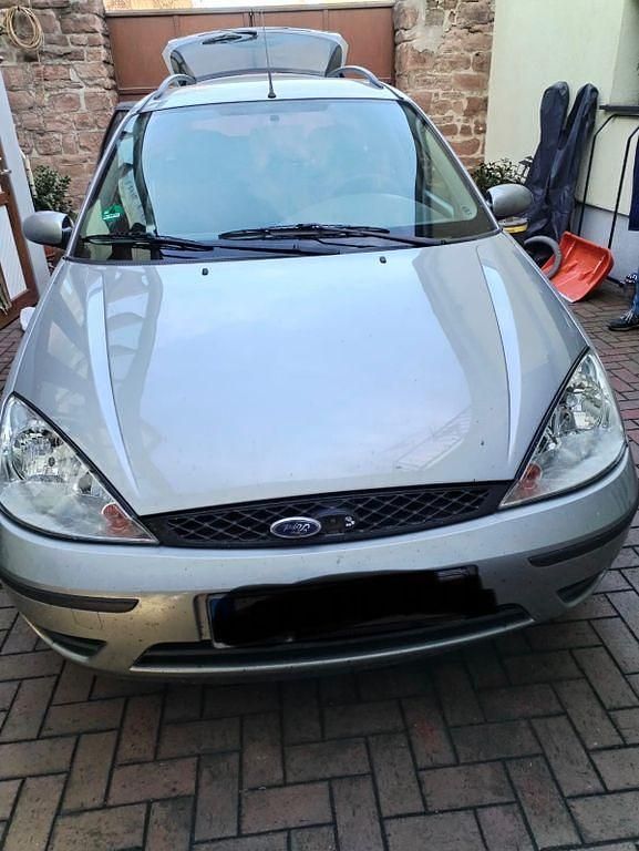 Silber Gebraucht 2004 Ford Focus Trend Limousine | 1.399 € (Fairer Preis) - Bild 1/4