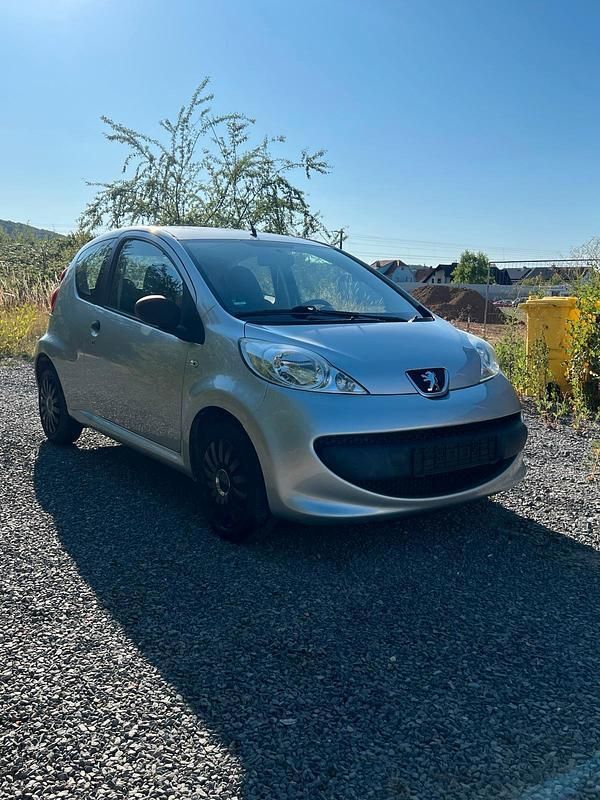 Silber Gebraucht 2006 Peugeot 107 Kleinwagen | 800 € (Guter Preis) - Bild 1/4