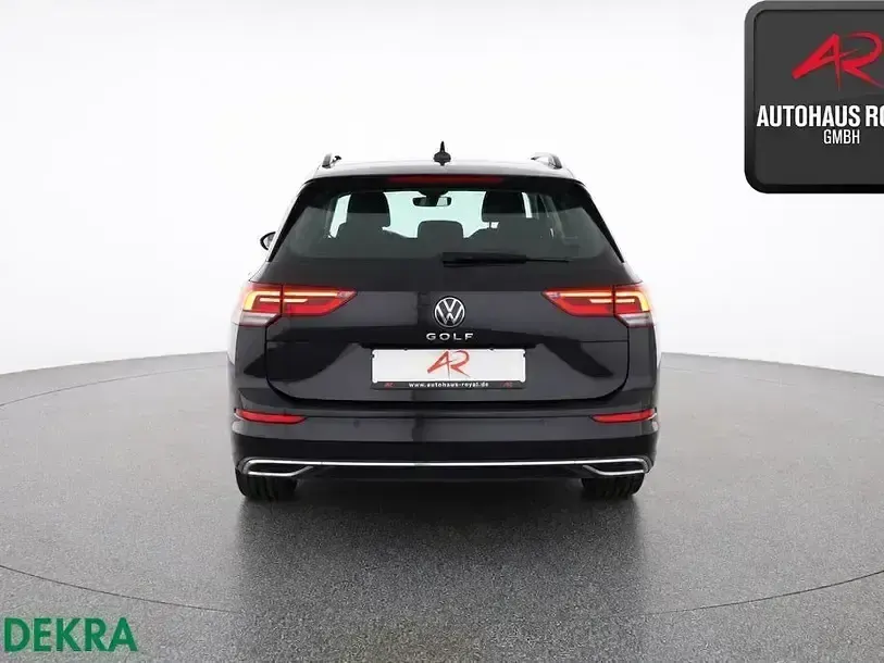 Gebraucht VW Golf VIII Style 150 PS (110 kW) 2023 Deep black perleffekt Kombi