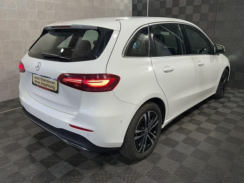Gebraucht Mercedes B200 Progressive 150 PS (110 kW) 2023 Weiß Van / Kleinbus