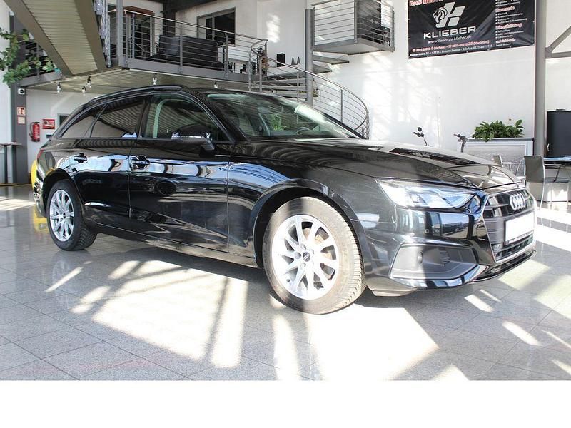 Gebraucht Audi A4 150 PS (110 kW) 2022 Mythosschwarz metallic Kombi