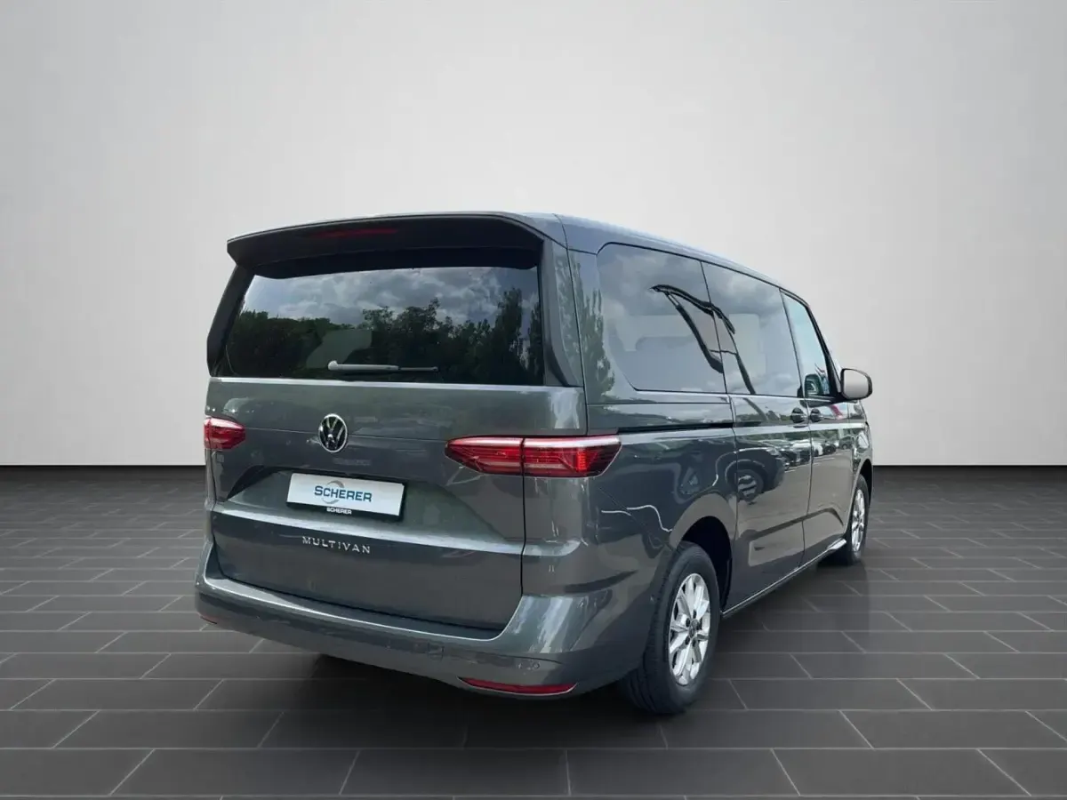 Gebraucht VW Multivan Life 150 PS (110 kW) 2025 Indiumgrau metallic (metallic) Van / Kleinbus