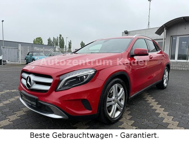 Gebraucht Mercedes GLA250 211 PS (155 kW) 2016 Rot SUV