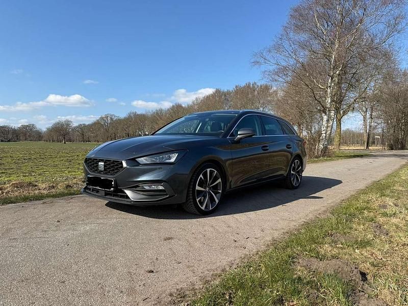 Grau Gebraucht 2020 Seat Leon FR Kombi | 20.499 € - Bild 1/4