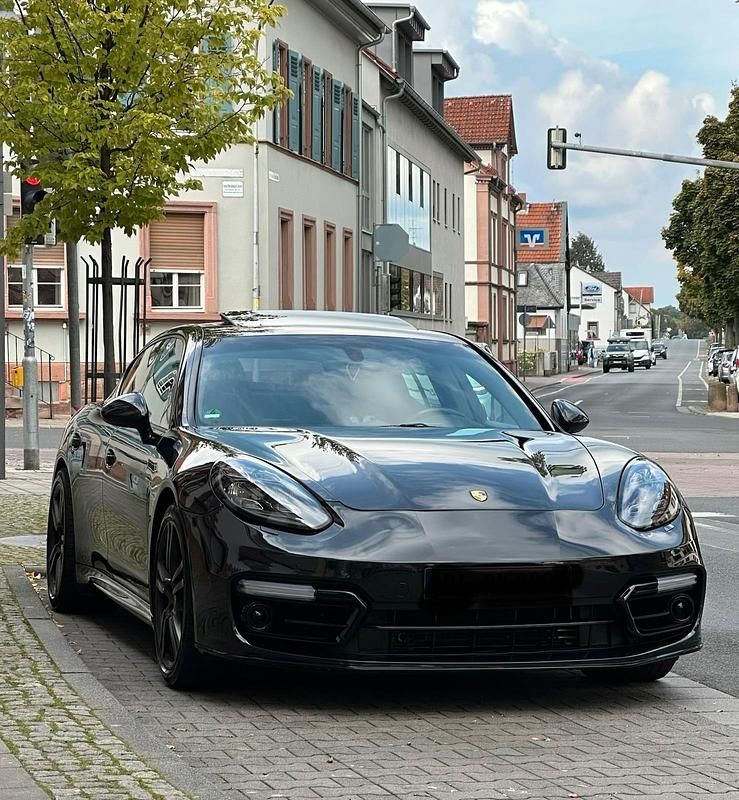 Schwarz Gebraucht 2011 Porsche Panamera 4 Limousine | 28.000 € (Teuer) - Bild 1/4