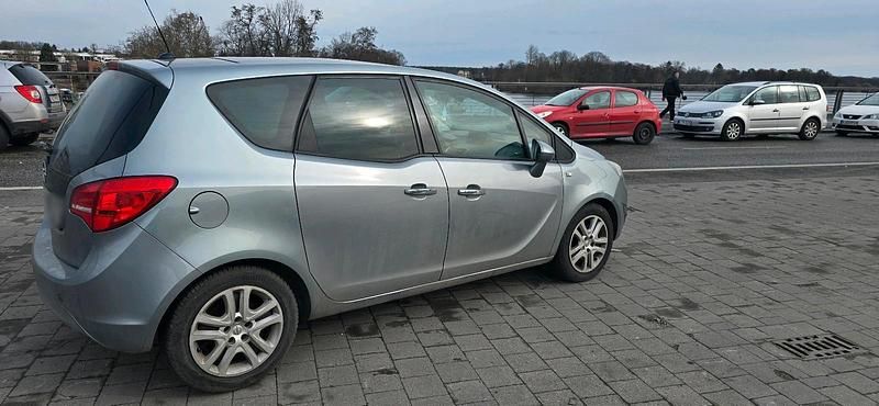 Gebraucht Opel Meriva 140 PS (102 kW) 2011 Silber Van / Kleinbus