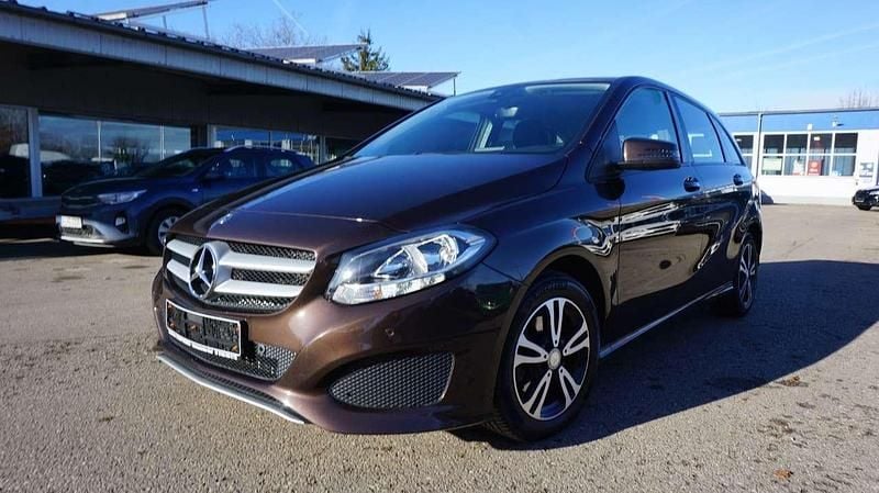 Gebraucht Mercedes B220 177 PS (130 kW) 2018 Orientbraun metallic Van / Kleinbus