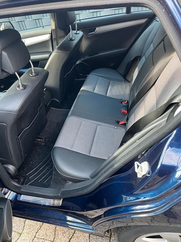 Gebraucht Mercedes C250 204 PS (150 kW) 2011 Blau Kombi