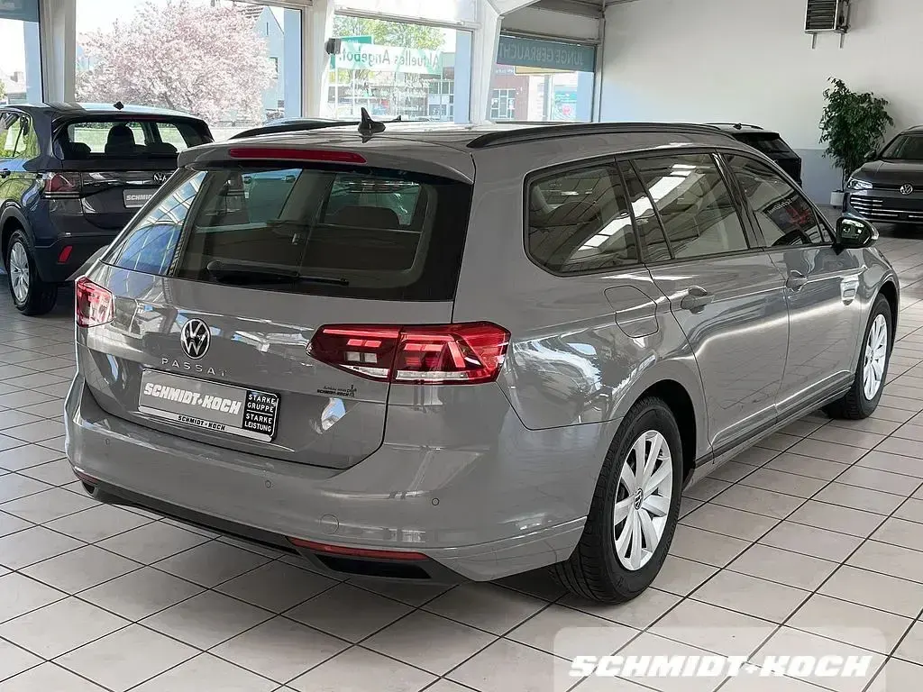 Gebraucht VW Passat Conceptline 150 PS (110 kW) 2023 Mondsteingrau (grau) Kombi