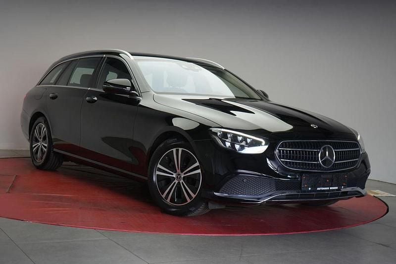 Schwarz Gebraucht 2022 Mercedes E220 Avantgarde Limousine | 31.490 € (Superpreis) - Bild 1/4