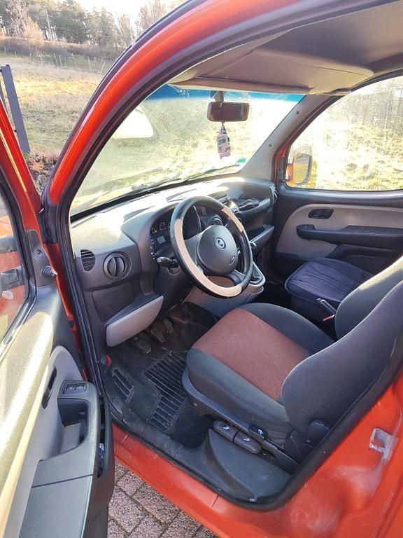 Gebraucht Fiat Doblò 75 PS (55 kW) 2006 Braun Van / Kleinbus