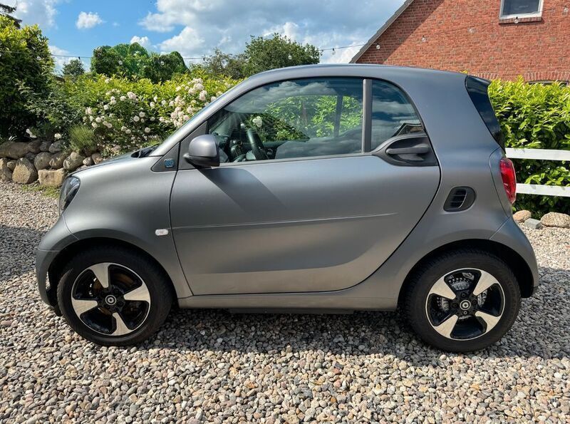 Grau Gebraucht 2020 Smart ForTwo Electric Drive Coupé | 9.200 € (Fairer Preis) - Bild 1/4
