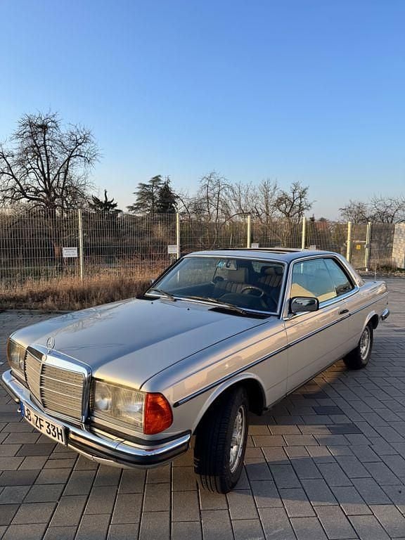 Gebraucht Mercedes 280 185 PS (136 kW) 1983 Silber Coupé