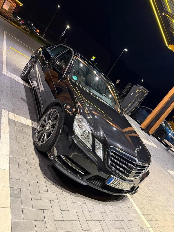 Gebraucht Mercedes E350 265 PS (194 kW) 2012 Schwarz Limousine