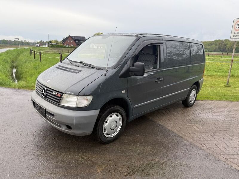 Schwarz Gebraucht 2001 Mercedes Vito Van / Kleinbus | 2.650 € (Guter Preis) - Bild 1/4