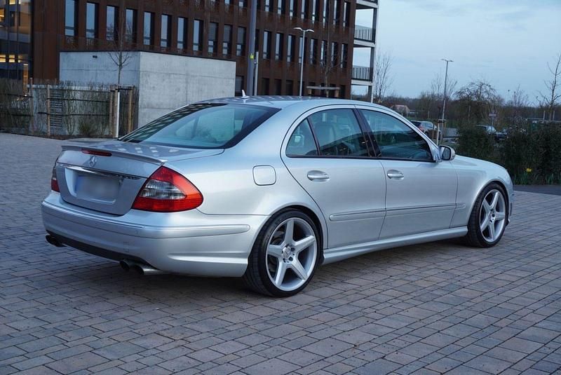 Gebraucht Mercedes E500 AMG 387 PS (284 kW) 2007 Silber Limousine