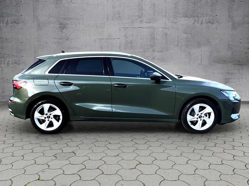 Używany Audi A3 Ambiente 150 KM (110 kW) 2025 Zielony Sedan/Limuzyna