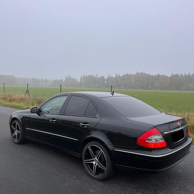 Gebraucht Mercedes E200 Elegance 184 PS (135 kW) 2008 Schwarz Limousine