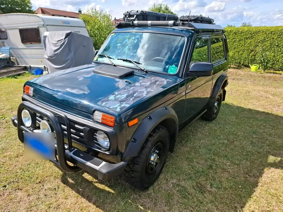 Gebraucht Lada niva 83 PS (61 kW) 2019 Grün SUV