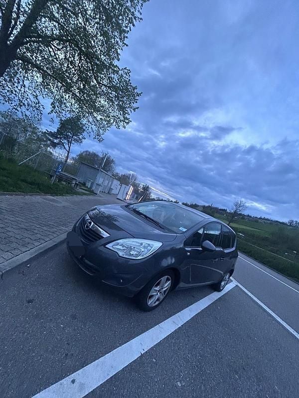 Grau Gebraucht 2011 Opel Meriva Van / Kleinbus | 3.200 € (Fairer Preis) - Bild 1/4