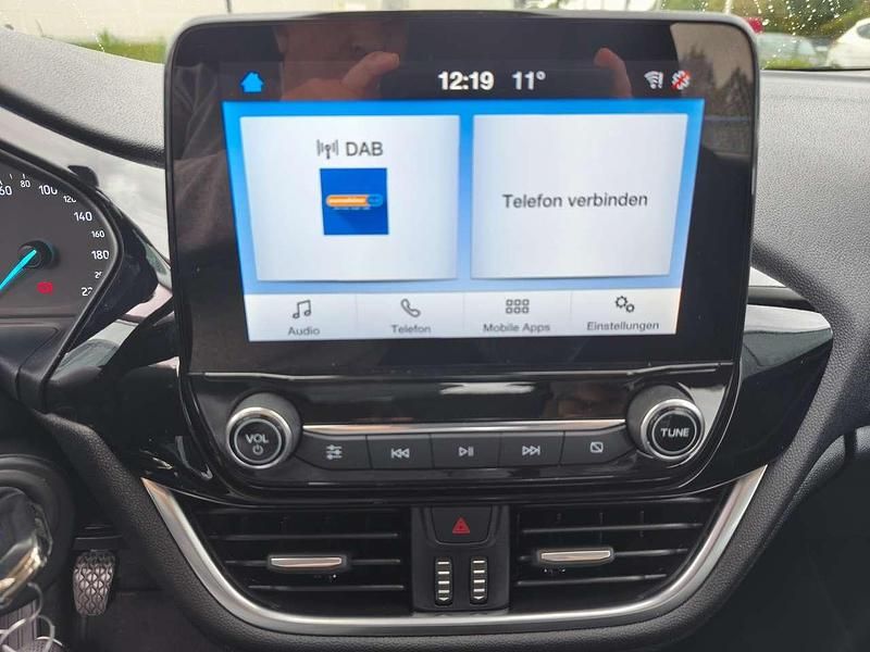 Gebraucht Ford Fiesta 75 PS (55 kW) 2020 Weiß Kleinwagen