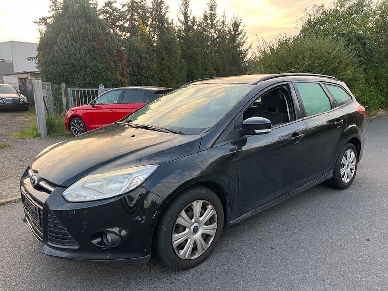 Schwarz Gebraucht 2011 Ford Focus Trend Kombi | 1.700 € (Fairer Preis) - Bild 1/4