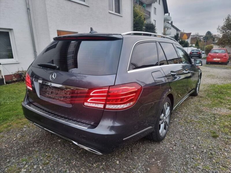 Grau Gebraucht 2015 Mercedes E350 Limousine | 15.500 € (Fairer Preis) - Bild 1/4