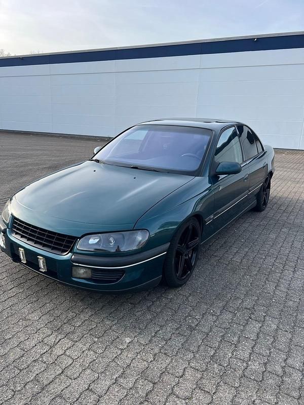 Occasion Opel Omega 150 ch (110 kW) 1997 Bleue Berline