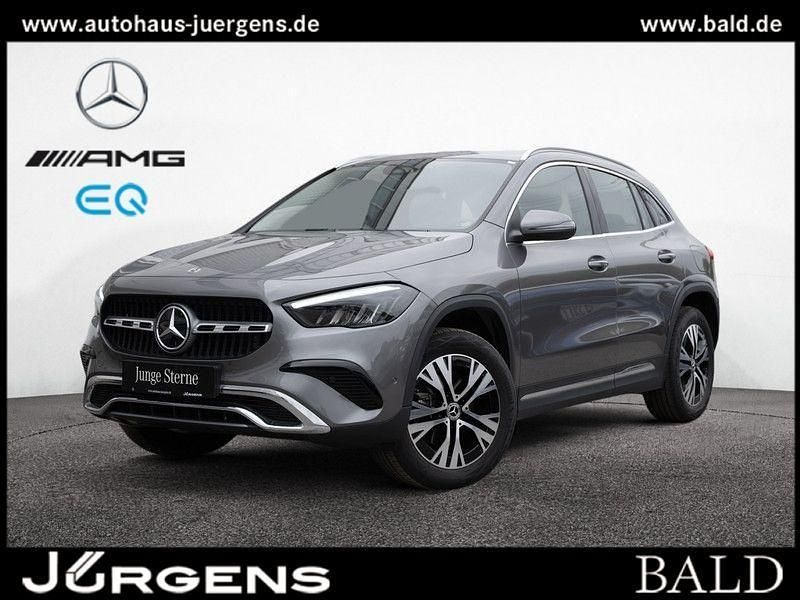Grau metalliclack mountaingrau Gebraucht 2024 Mercedes GLA200 Progressive SUV | 36.680 € (Guter Preis) - Bild 1/4