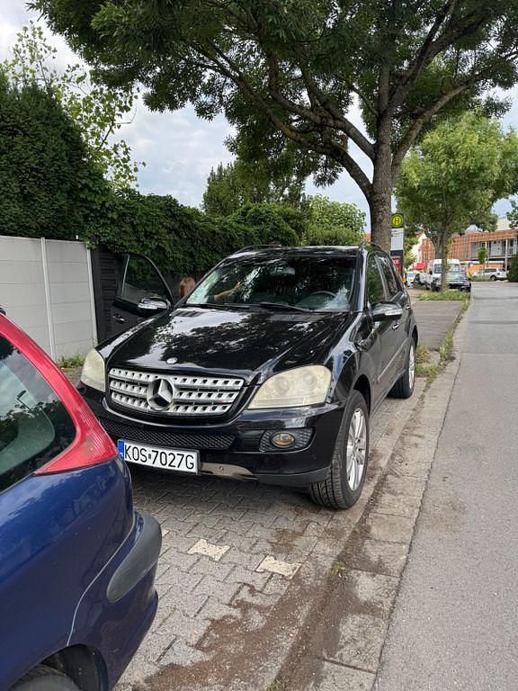 Schwarz Gebraucht 2007 Mercedes 320 SUV | 8.000 € (Fairer Preis) - Bild 1/4