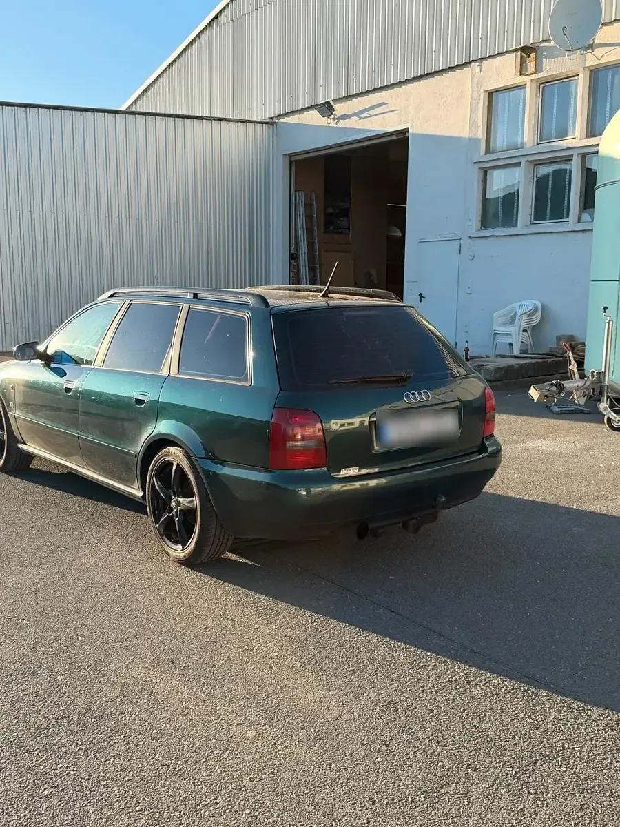 Gebraucht Audi A4 150 PS (110 kW) 1996 Grün Kombi