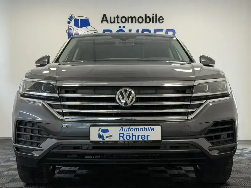Gebraucht VW Touareg 231 PS (169 kW) 2019 Siliziumgrau metallic SUV