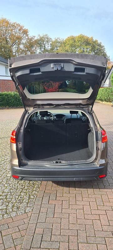 Gebraucht Ford Focus Business Edition 120 PS (88 kW) 2016 Braun Kombi