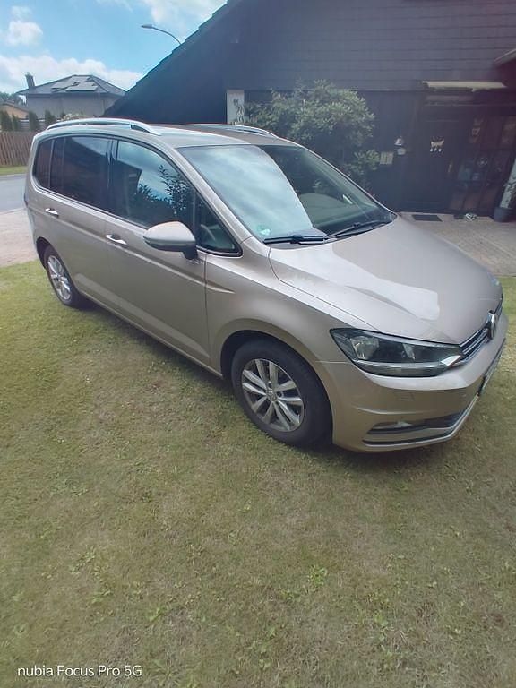 Gold Gebraucht 2017 VW Touran Comfortline Van / Kleinbus | 15.000 € (Etwas zu teuer) - Bild 1/4