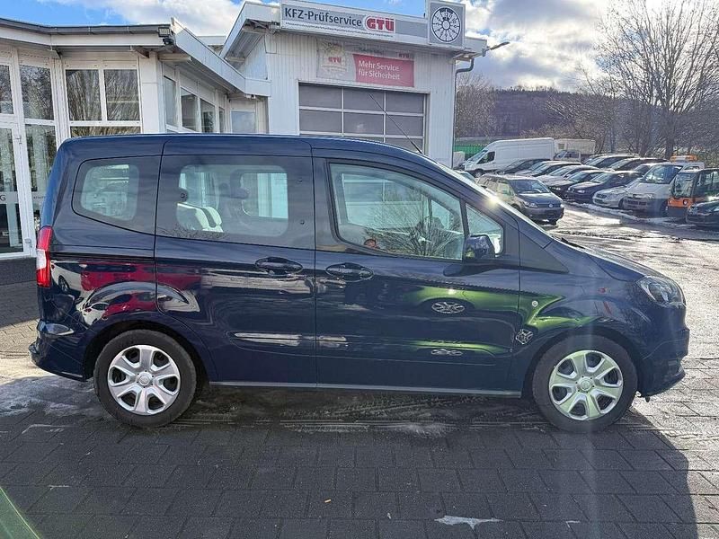 Gebraucht Ford Tourneo Trend 101 PS (74 kW) 2017 Blazer blue Kombi