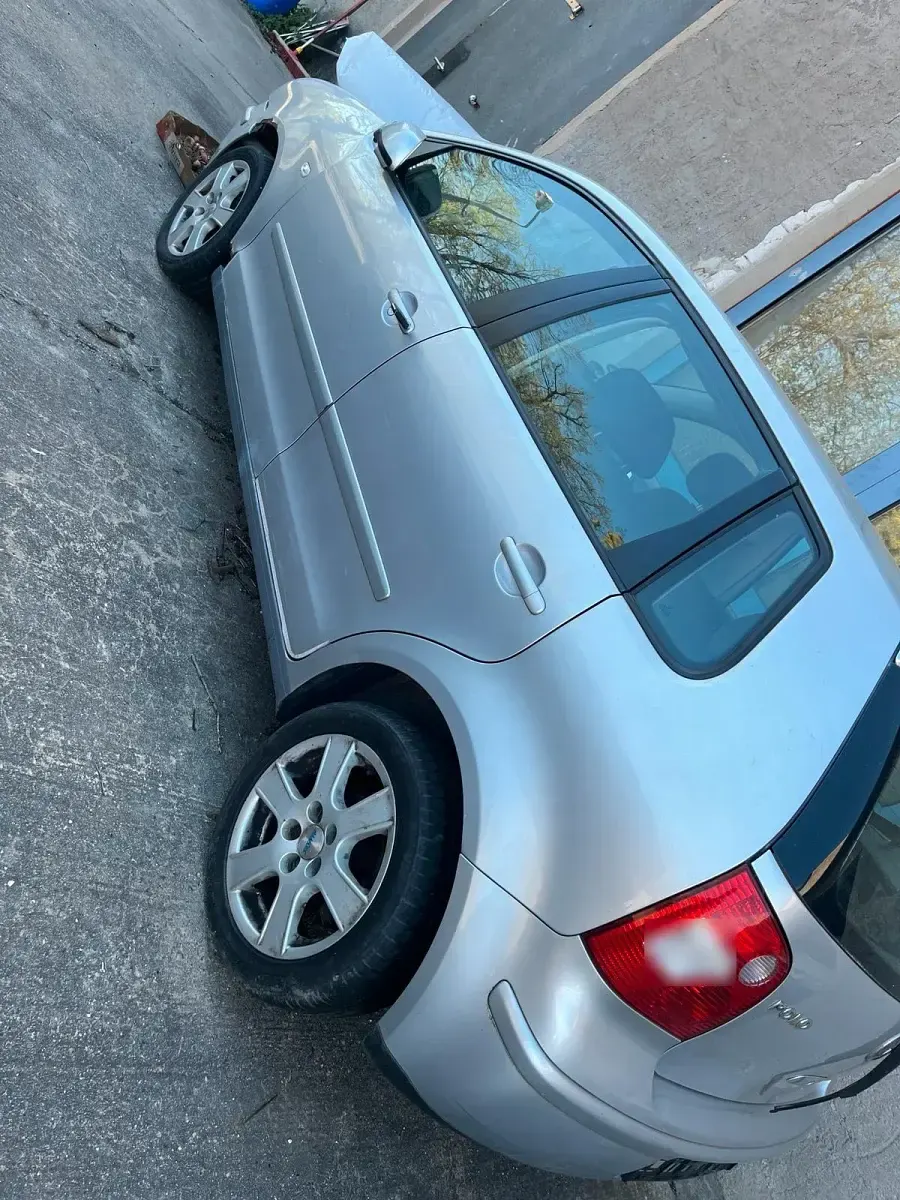 Second-hand VW Polo 75 CP (55 kW) 2003 Andere farben Hatchback