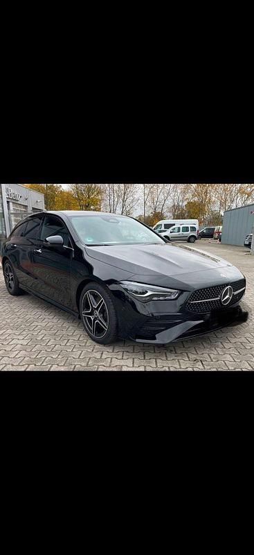 Schwarz Gebraucht 2024 Mercedes CLA200 Shooting Brake Kombi | 32.900 € - Bild 1/4