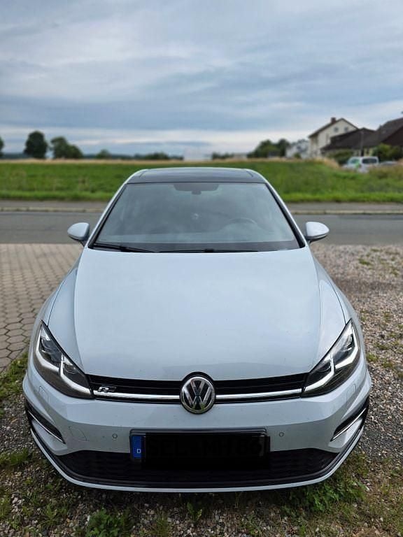 Silber Gebraucht 2017 VW Golf VII R-line Limousine | 14.000 € (Guter Preis) - Bild 1/4