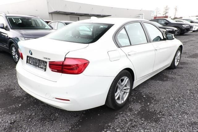 Alpinweiß alpinweiß Gebraucht 2018 BMW 318 Limousine | 14.775 € (Fairer Preis) - Bild 1/4