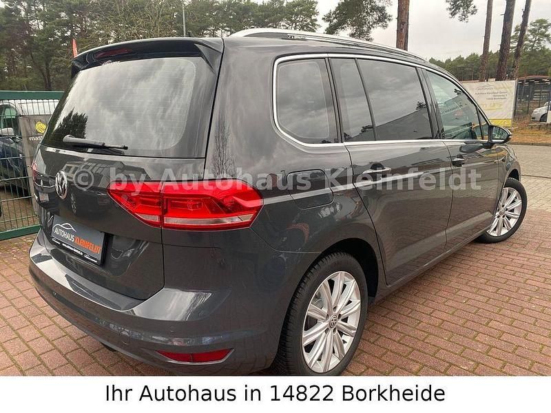 Gebraucht VW Touran Highline 150 PS (110 kW) 2019 Grau Van / Kleinbus