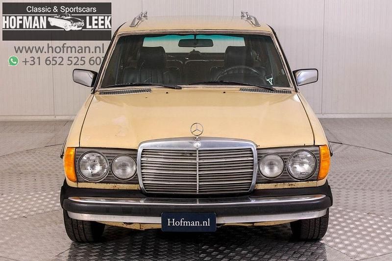 Gebraucht Mercedes 200 90 PS (66 kW) 1979 Beige Limousine